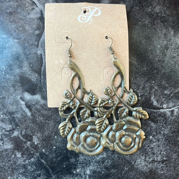 Plunder Jewelry - Antique Bronze Rose Earrings